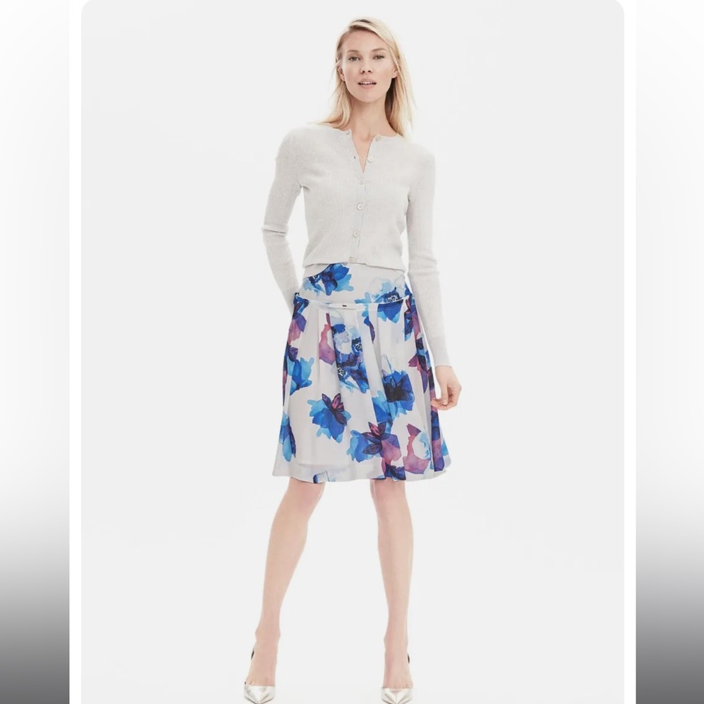 Banana Republic Watercolor Pleated Skirt, Size 2, Midnight Floral
